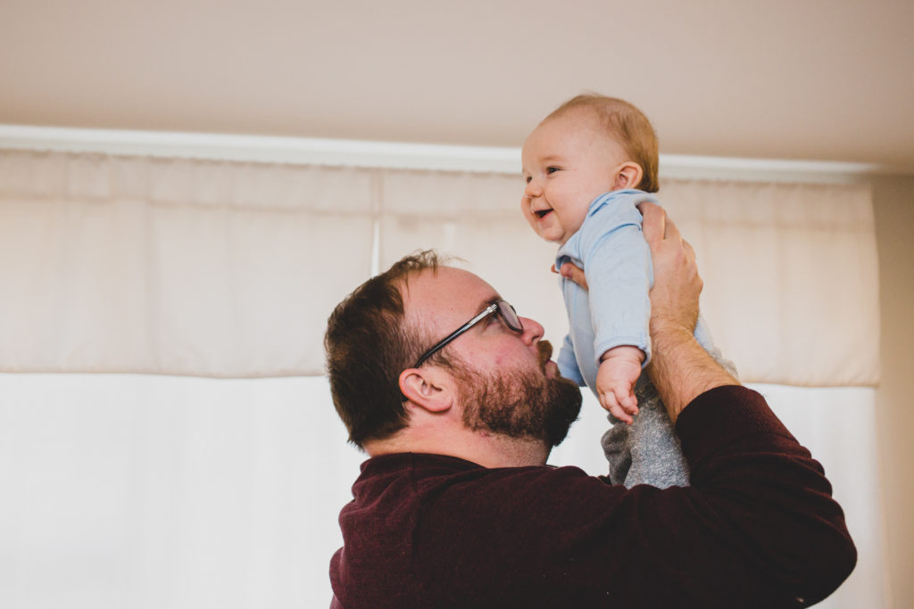 dad makes baby Ryan laugh, lifestyle session 
