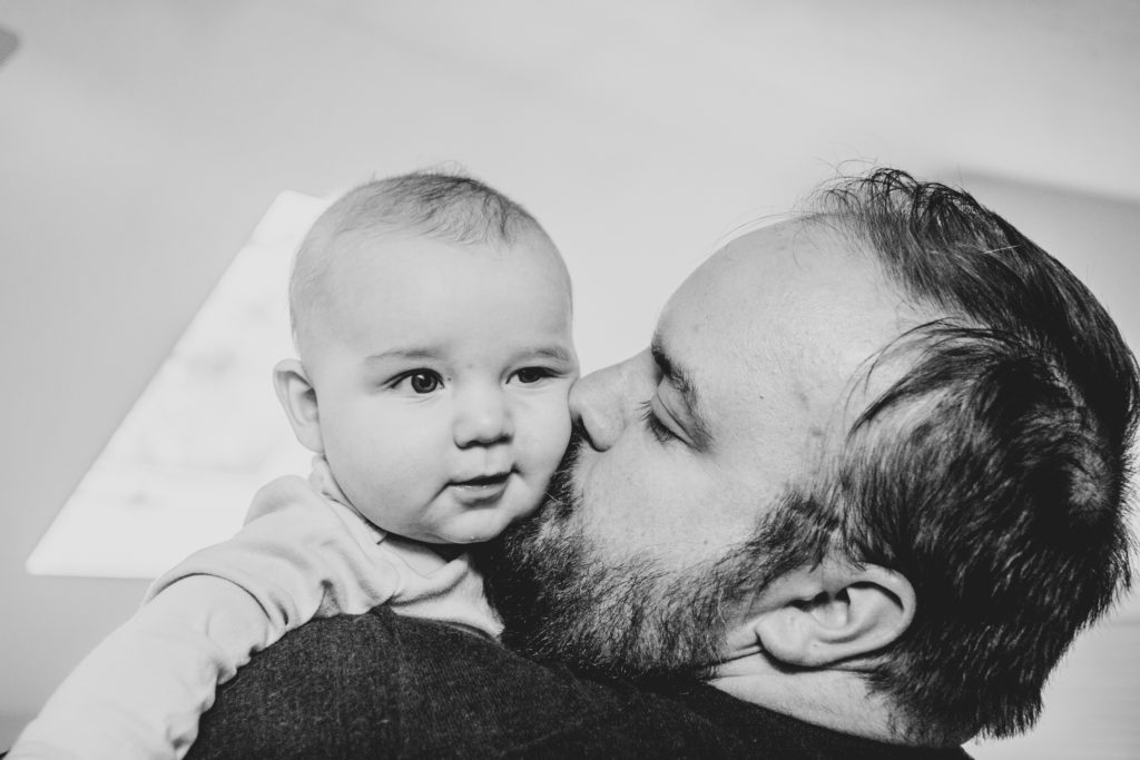 dad gives baby Ryan a kiss, lifestyle session 