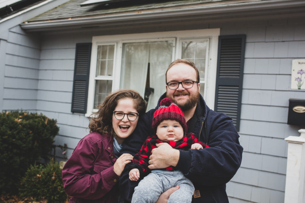 moss family outside home lifestyle session 
